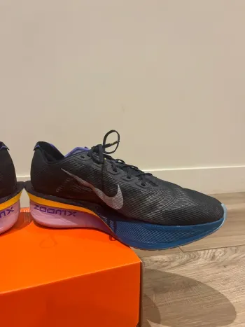 Used Nike ZoomX Vaporfly Next%4 bike — image 3 of 10