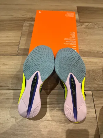 Used Nike ZoomX Vaporfly Next%4 bike — image 9 of 10