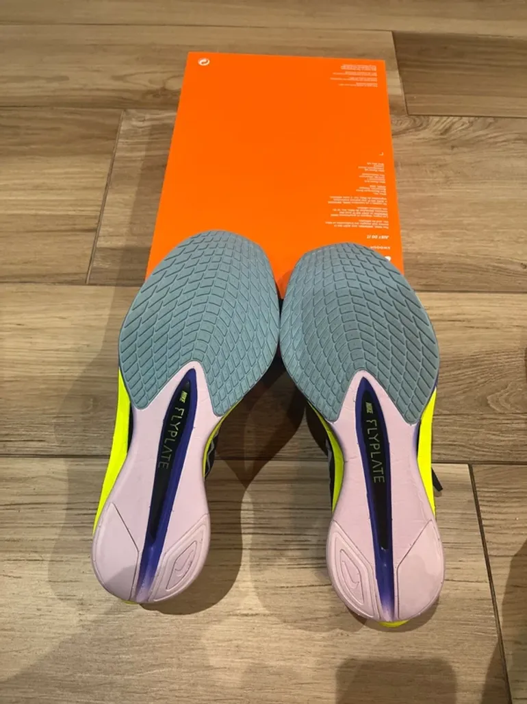 Used Nike ZoomX Vaporfly Next%4 bike — image 9 of 10