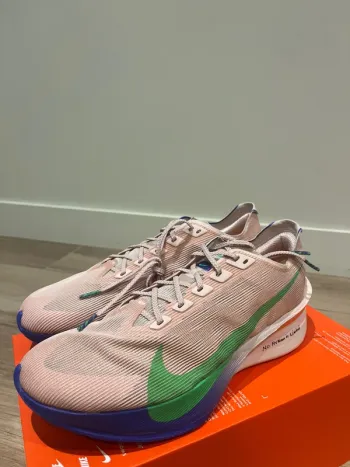 Used Nike ZoomX Vaporfly Next%4 bike — image 6 of 10