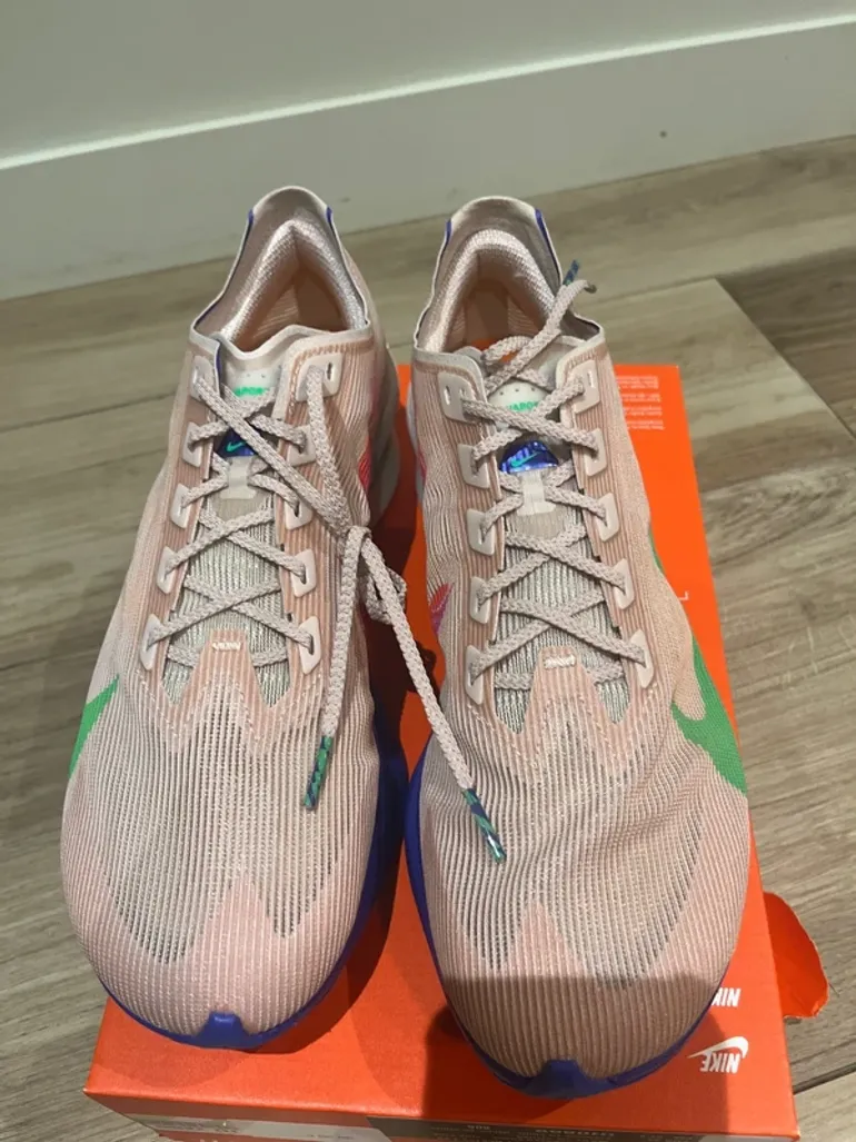 Used Nike ZoomX Vaporfly Next%4 bike — image 7 of 10