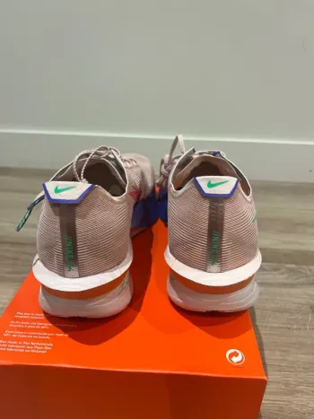 Used Nike ZoomX Vaporfly Next%4 bike — image 9 of 10