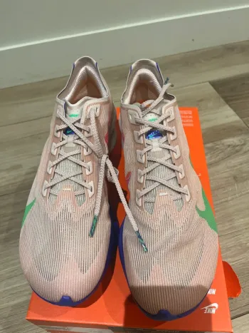 Used Nike ZoomX Vaporfly Next%4 bike — image 8 of 10