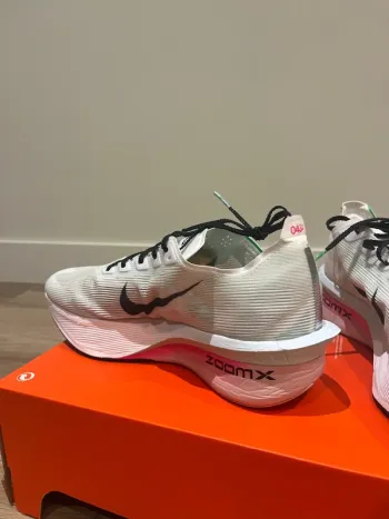 Gebrauchtes Hyper ZoomX Vaporfly Next% 4 bike — Bild 3 von 8