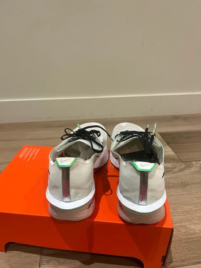 Gebrauchtes Hyper ZoomX Vaporfly Next% 4 bike — Bild 4 von 8