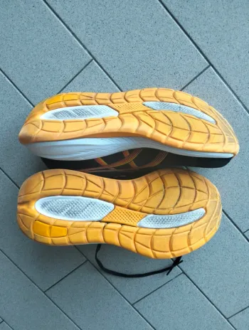 Used Asics Gel Cumulus 28 bike — image 3 of 7