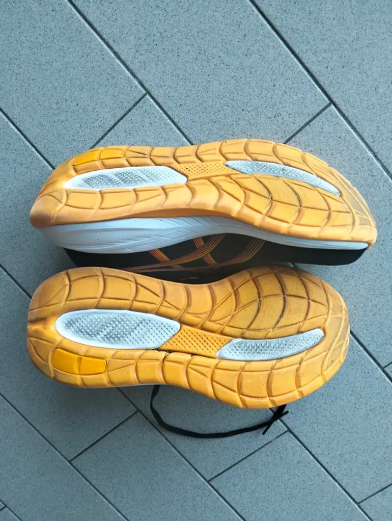Used Asics Gel Cumulus 28 bike — image 3 of 7
