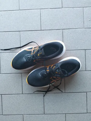 Used Asics Gel Cumulus 28 Running Shoes