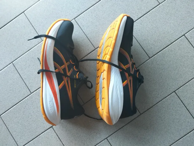 Used Asics Gel Cumulus 28 bike — image 2 of 7