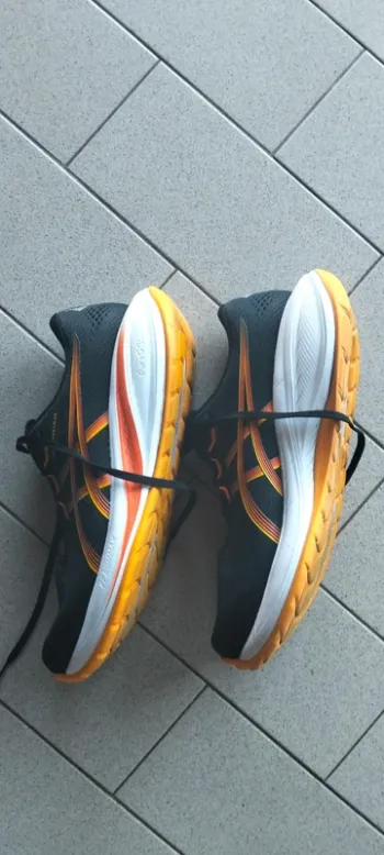 Used Asics Gel Cumulus 28 bike — image 6 of 7