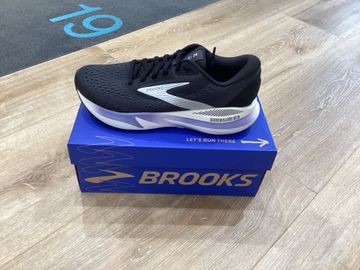 Brooks Adrenaline GTS 24 Running Shoes usato