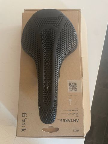 Fizik Sella Antares R1 Regular Carbon 2026 Saddles & Seatposts de segunda mano