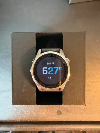 Used Garmin Fenix 7s bike — image 2 of 4