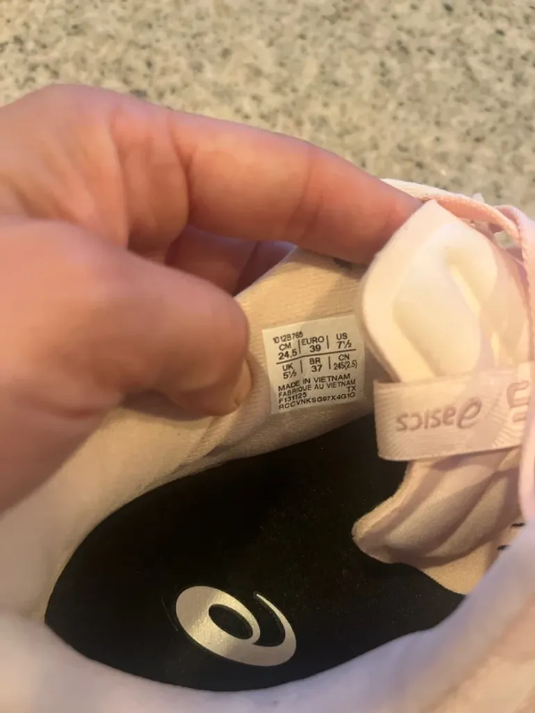 Used Asics Novoblast 5 bike — image 3 of 10