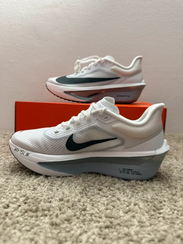 Nike Zoom Fly 6 bike usato — immagine 3 di 7