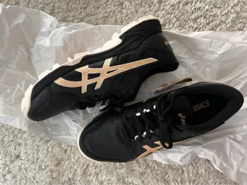 Used Asics Gel Peake Hockey