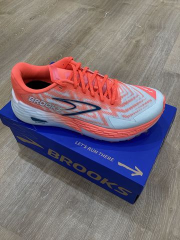 Used Brooks Catamount 4 Running Shoes