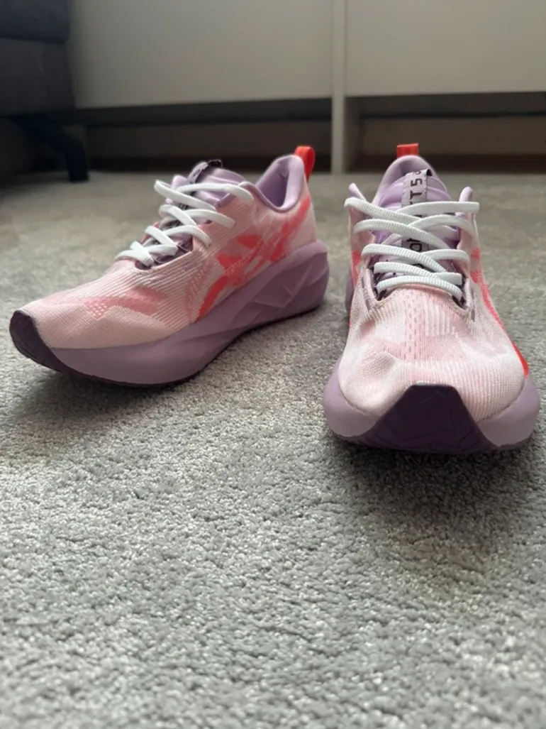 Used Asics Novablast 5 bike — image 2 of 6