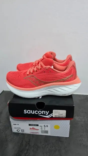 Tweedehands Saucony Running Shoes Running Shoes