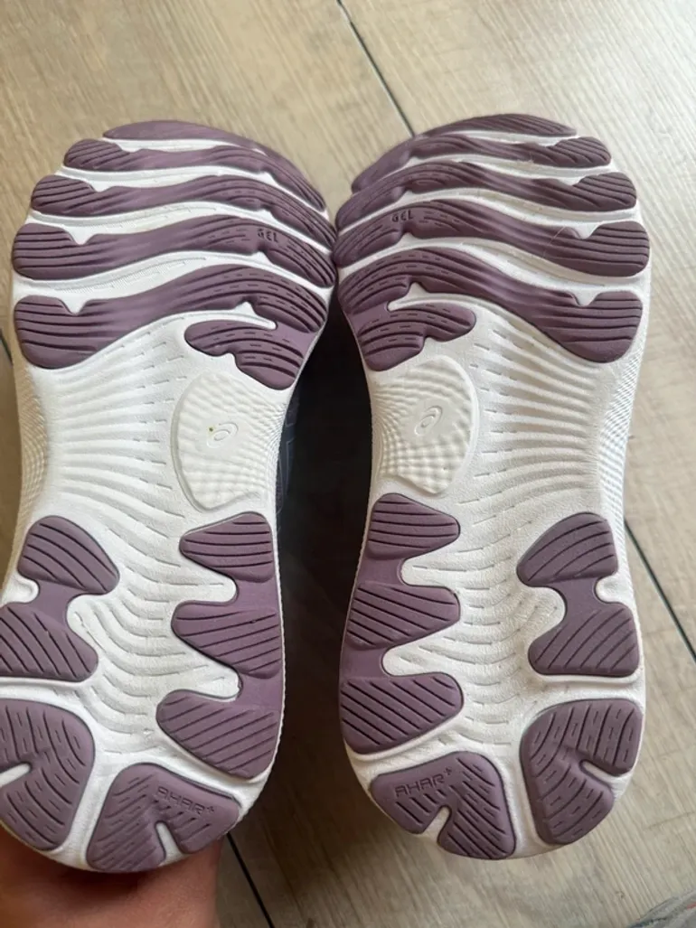 Used Asics Running Shoes bike — image 3 of 5
