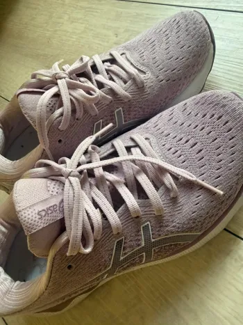 Used Asics Running Shoes bike — image 2 of 5