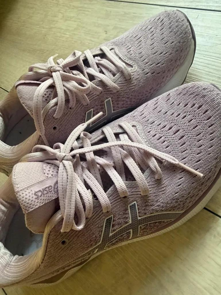 Used Asics Running Shoes bike — image 2 of 5
