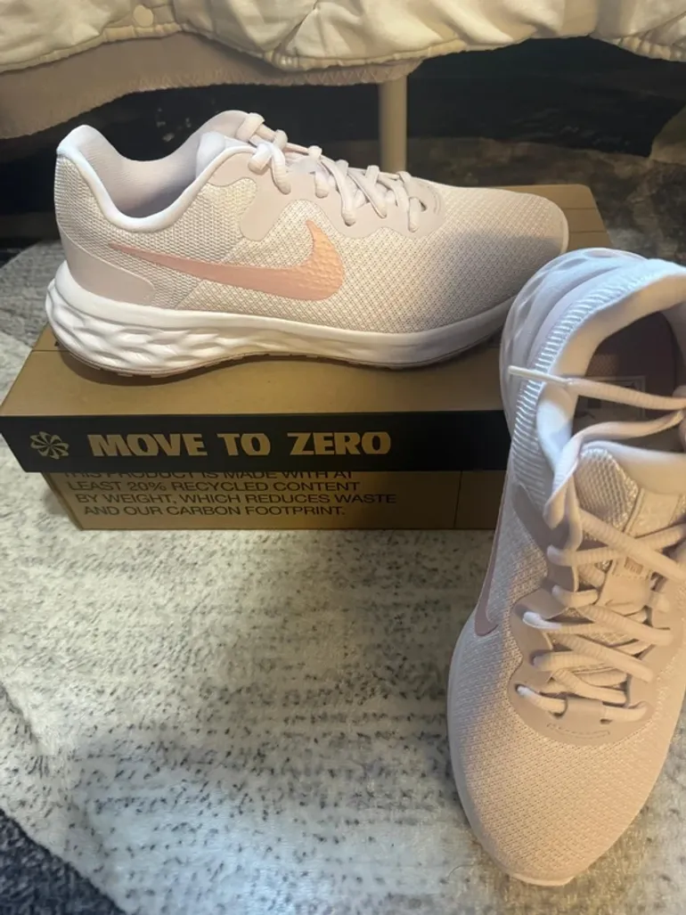 Used Nike Women's Sports Shoes bike — image 5 of 5