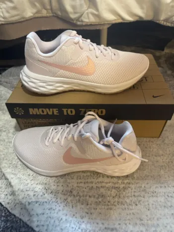 Used Nike Women's Sports Shoes bike — image 2 of 5