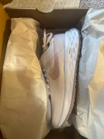 Used Nike Women's Sports Shoes bike — image 3 of 5