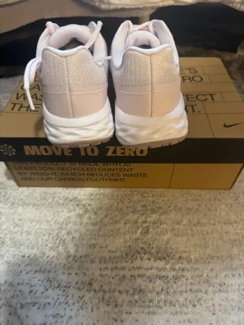 Used Nike Women's Sports Shoes bike — image 4 of 5