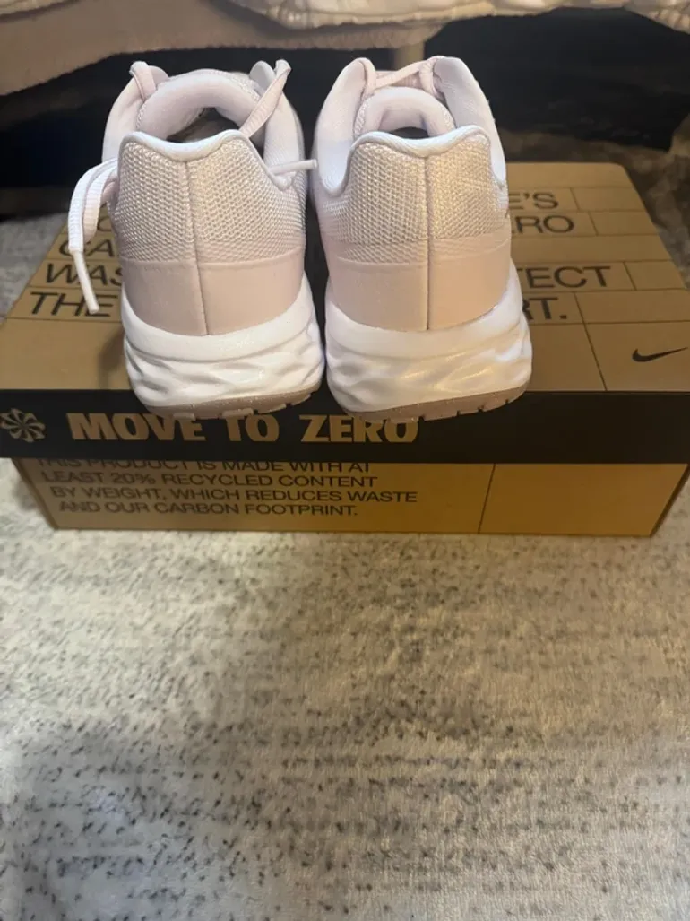 Used Nike Women's Sports Shoes bike — image 4 of 5