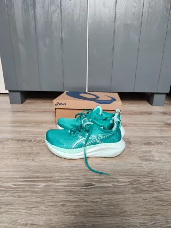 Asics Gel-Nimbus 27 Running Shoes usato