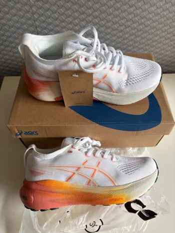 Used Asics 4D Guidance System Running Shoes