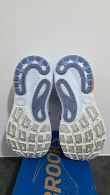 Used Brooks Running Shoes bike — image 6 of 7