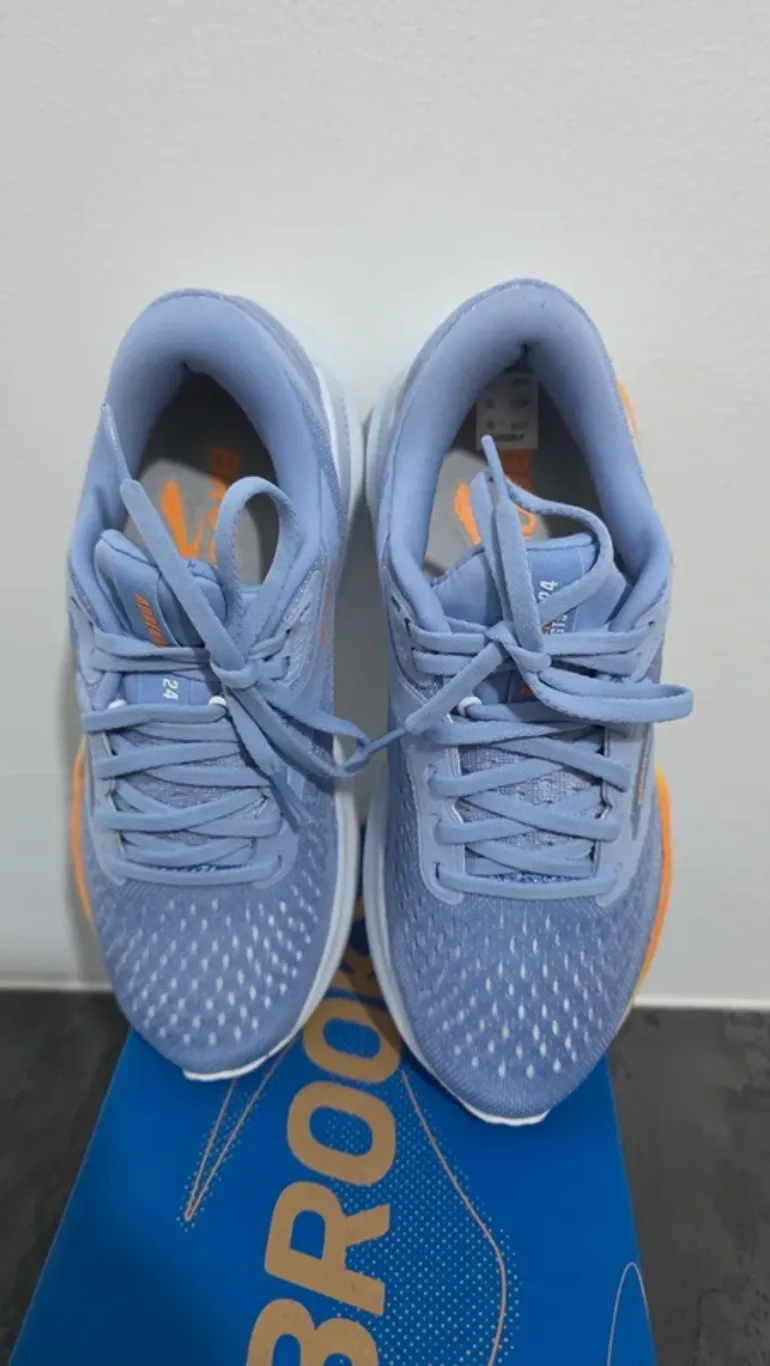 Used Brooks Running Shoes bike — image 4 of 7