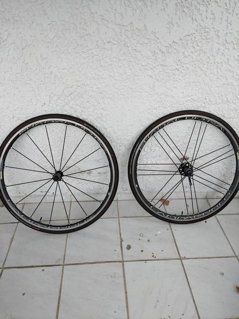 Używany Campagnolo Shamal Ultra C17 2-Way Fit Wheels