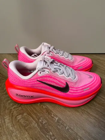 Käytetty Nike Vomero Plus Running Shoes