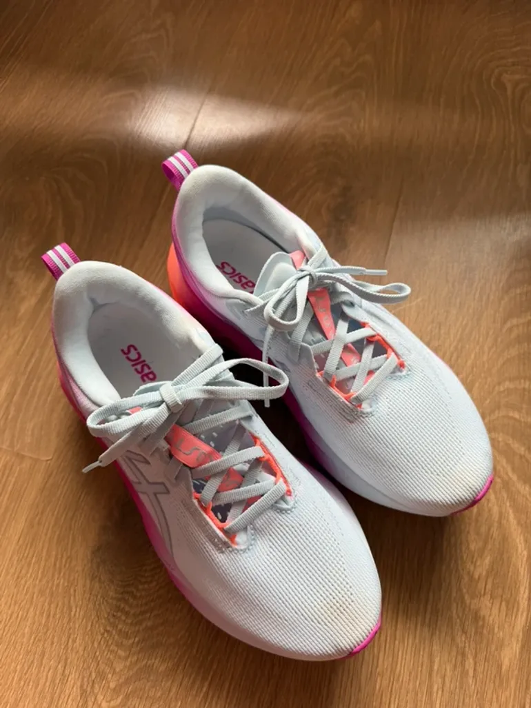 Used Asics Novablast 5 bike — image 2 of 5
