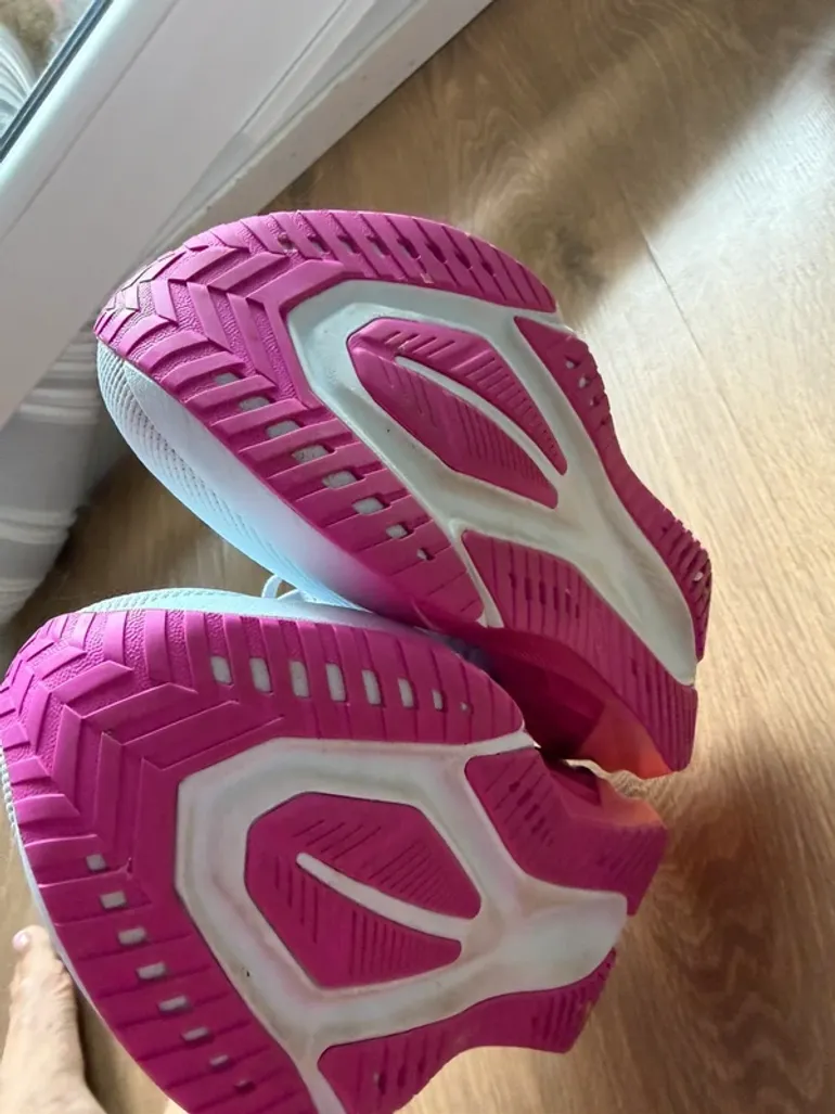 Used Asics Novablast 5 bike — image 4 of 5