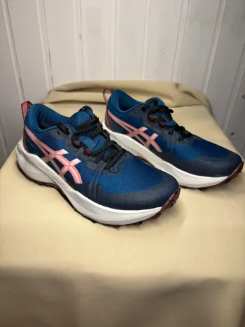 Käytetty Asics Gel Venture 11 Running Shoes