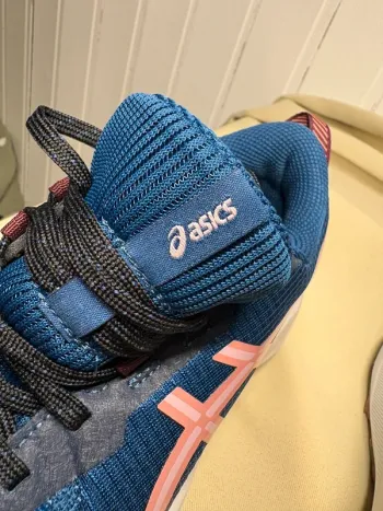 Used Asics Gel Venture 11 bike — image 8 of 8