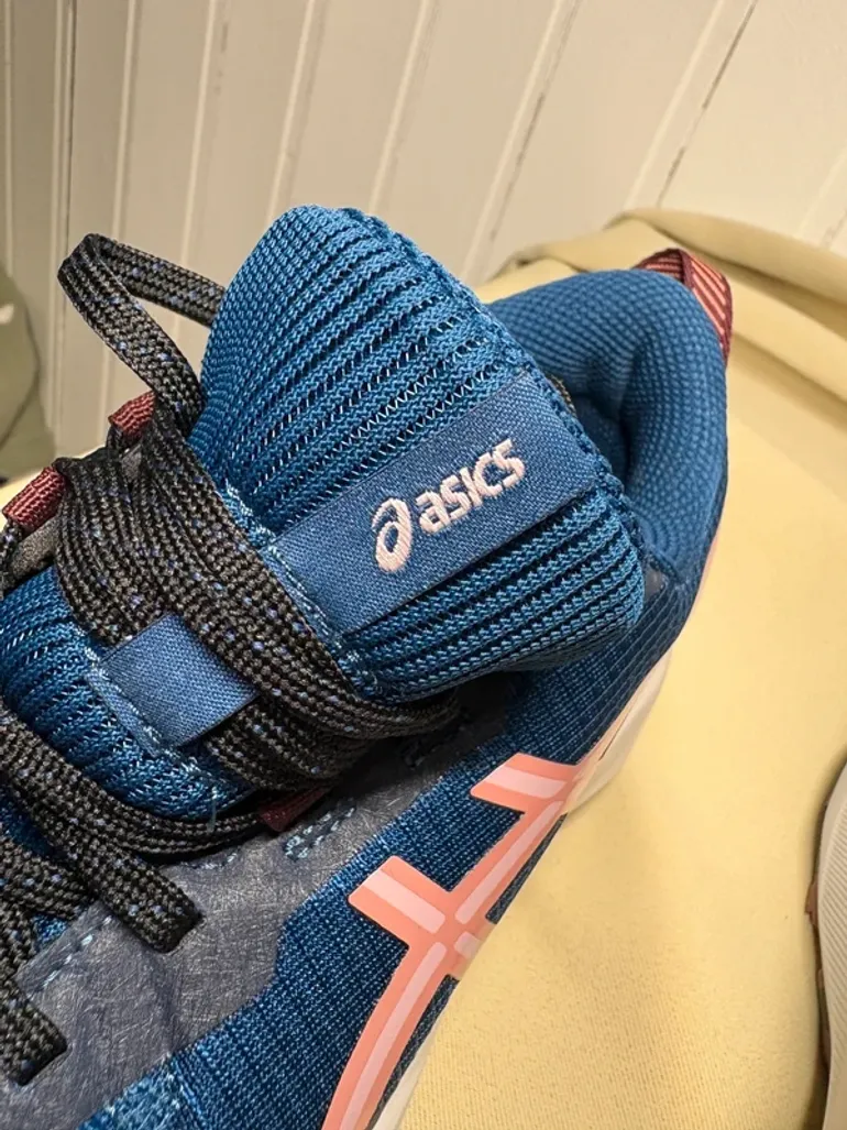 Used Asics Gel Venture 11 bike — image 8 of 8