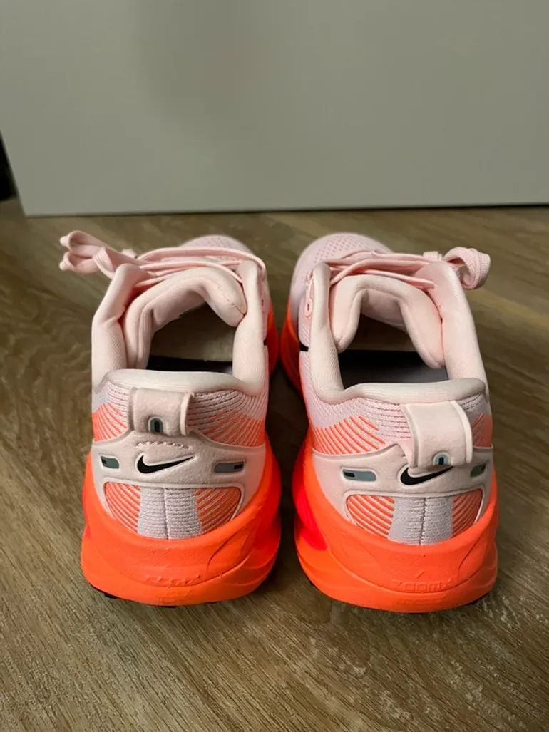 Nike Vomero 18 bike d'occasion — image 5 sur 9