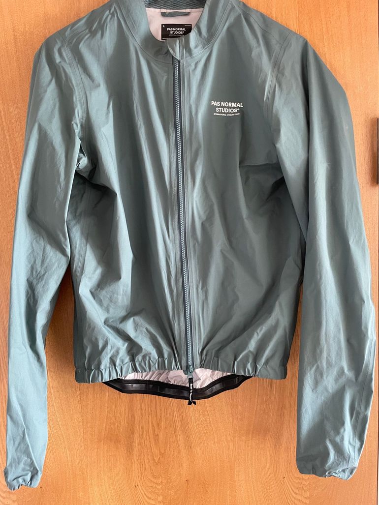 Gebrauchtes Pas Normal Studios Rain Jacket 2026 bike — Bild 2 von 2