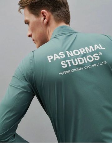Pas Normal Studios Rain Jacket 2026 bike d'occasion — image 3 sur 5