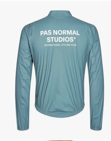 Pas Normal Studios Rain Jacket 2026 bike d'occasion — image 2 sur 5
