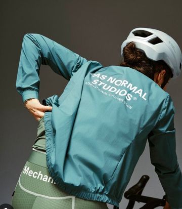 Pas Normal Studios Rain Jacket 2026 bike d'occasion — image 4 sur 5