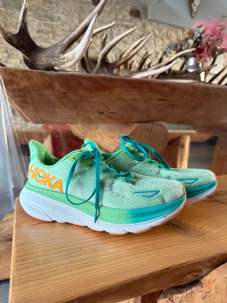 Hoka Clifton 9 bike d'occasion — image 2 sur 3