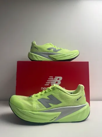 Tweedehands New Balance FuelCell Rebel v5 Running Shoes