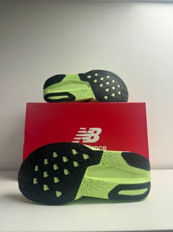 Tweedehands New Balance FuelCell Rebel v5 bike — afbeelding 2 van 3